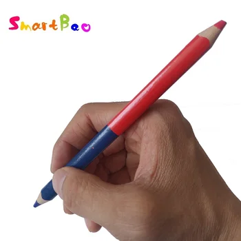 Красный и синий цветной карандаш треугольной формы диаметром 10 мм