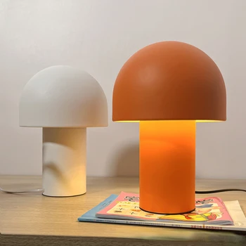Настольная лампа-гриб в скандинавском постмодерне, прикроватная лампа для спальни, простая средневековая атмосфера детской комнаты, украшение на ветру